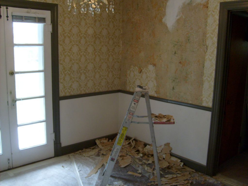 Old city house wallpaper remove